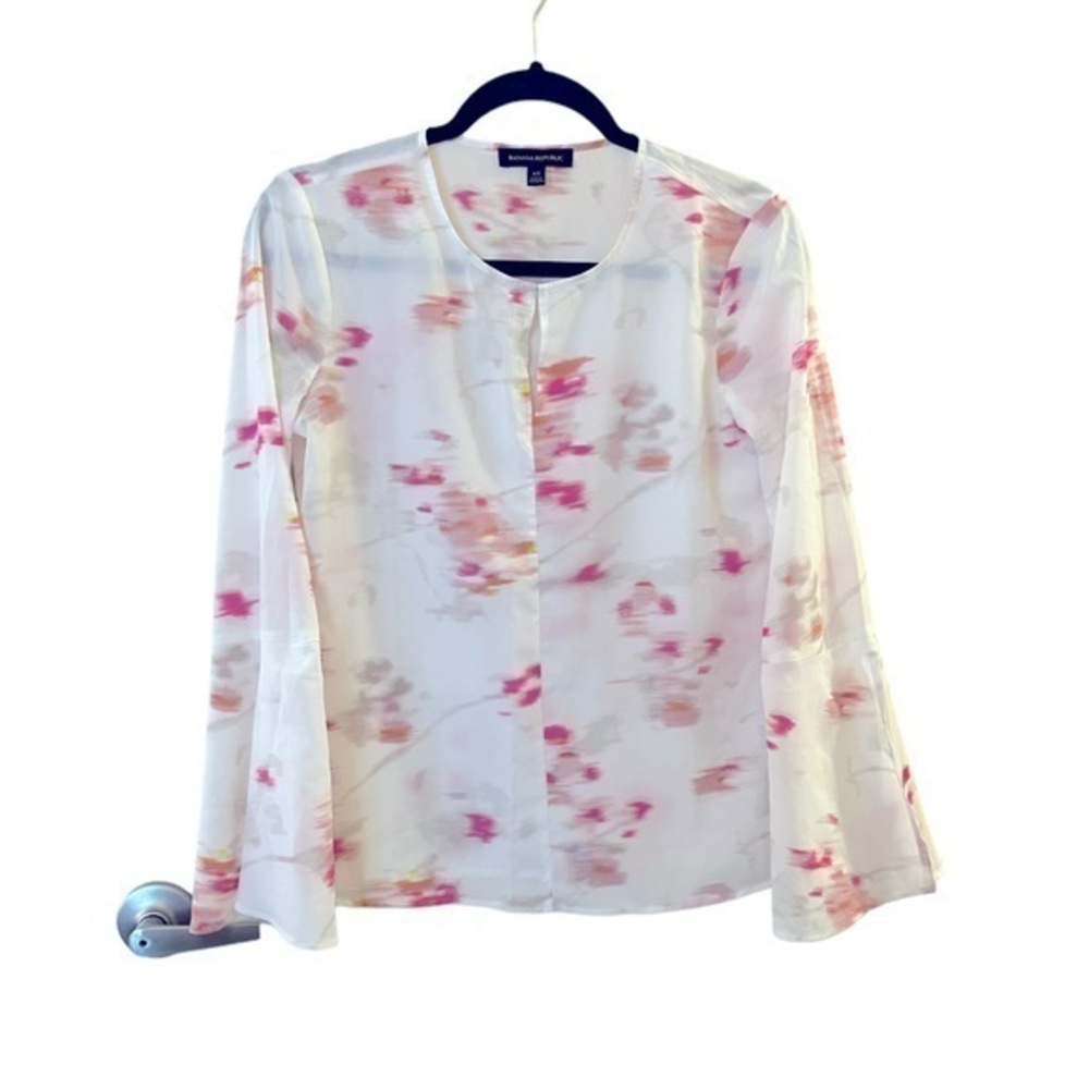Banana Republic White  & Pink Ikat Print Long Bell Sleeve Collarless Blouse